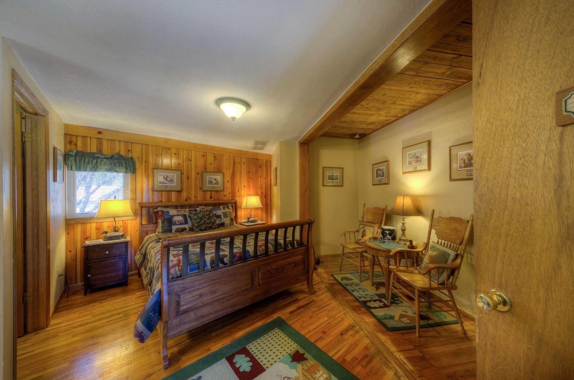 Black Forest Inn Bed & Breakfast Рапид Сити Екстериор снимка
