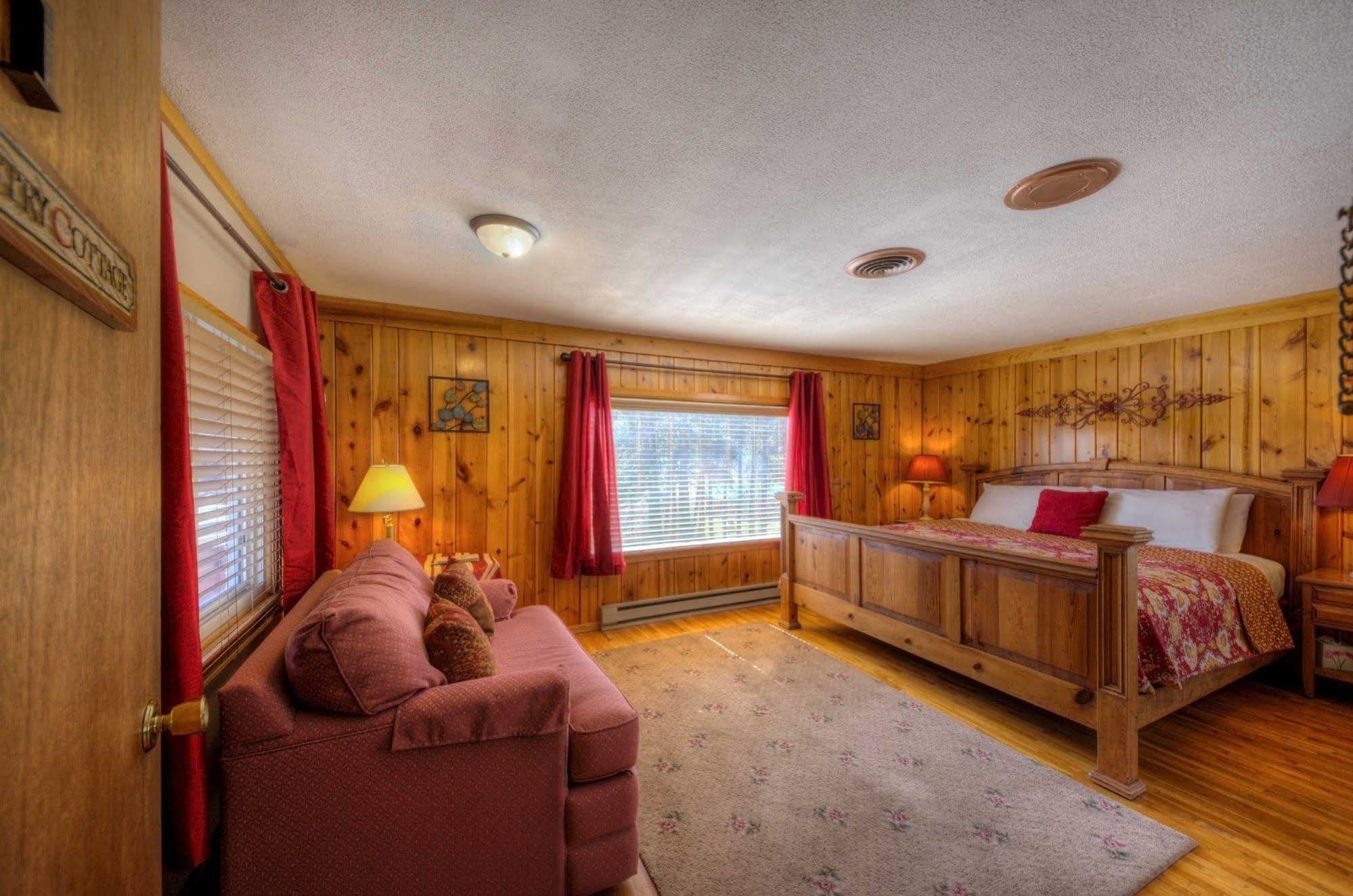 Black Forest Inn Bed & Breakfast Рапид Сити Екстериор снимка